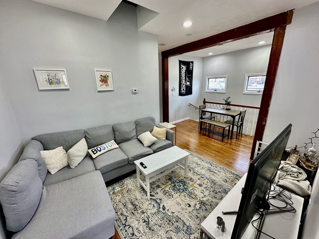 460 E 7th St, Boston, Massachusetts, 3 Bedrooms Bedrooms, 6 Rooms Rooms,1 BathroomBathrooms,Residential Lease,For Rent,E 7th St,73531283