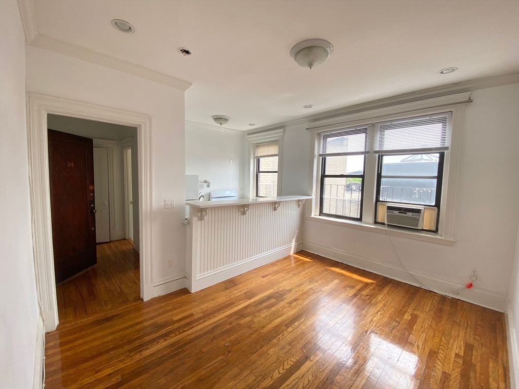 51 Park Drive, Boston, Massachusetts, 3 Rooms Rooms,1 BathroomBathrooms,Residential Lease,For Rent,Park Drive,73533624