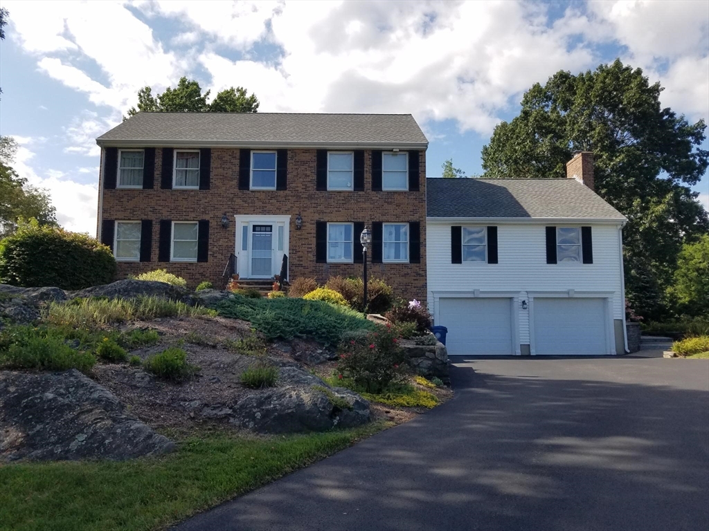 21 Julia Connors Drive, Burlington, Massachusetts, 4 Bedrooms Bedrooms, 10 Rooms Rooms,2.5 BathroomsBathrooms,Residential Lease,For Rent,Julia Connors Drive,73555155
