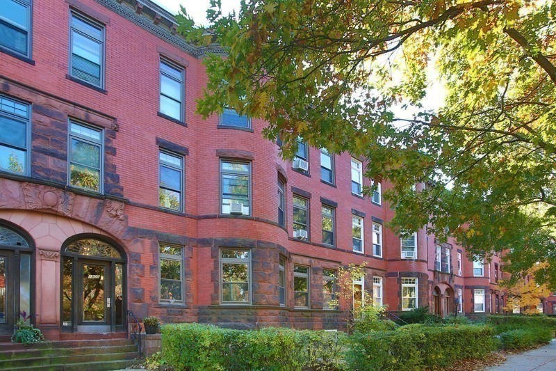 1805 Beacon, Brookline, Massachusetts, 3 Bedrooms Bedrooms, 7 Rooms Rooms,1 BathroomBathrooms,Residential Lease,For Rent,Beacon,73504657