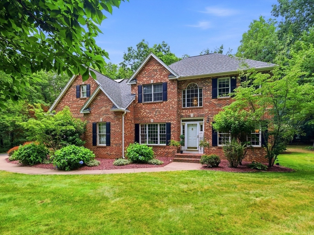 8 Wintergreen Cir, Southwick, Massachusetts, 3 Bedrooms Bedrooms, 9 Rooms Rooms,2.5 BathroomsBathrooms,Residential,For Sale,Wintergreen Cir,73555169