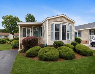 7 Robert Rd, Plainville, Massachusetts, 2 Bedrooms Bedrooms, 5 Rooms Rooms,2 BathroomsBathrooms,Residential,For Sale,Robert Rd,73555116