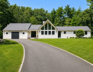 291 Cross, Norwell, Massachusetts, 3 Bedrooms Bedrooms, 8 Rooms Rooms,3 BathroomsBathrooms,Residential Lease,For Rent,Cross,73555119