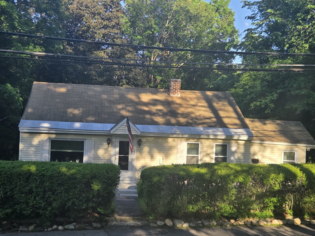 242 Pleasant Street, Leominster, Massachusetts, 2 Bedrooms Bedrooms, 5 Rooms Rooms,1 BathroomBathrooms,Residential,For Sale,Pleasant Street,73555125