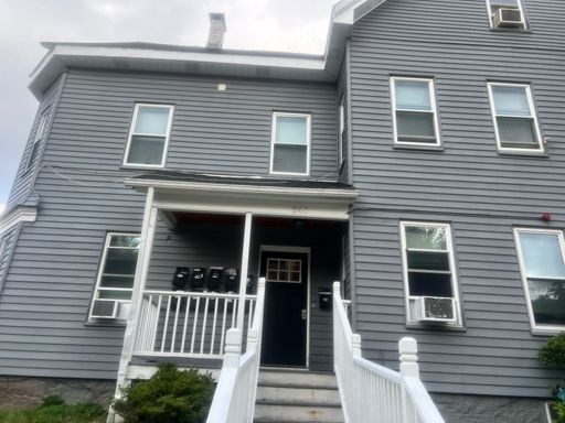 240 Crescent St, Waltham, Massachusetts, 1 Bedroom Bedrooms, 4 Rooms Rooms,1 BathroomBathrooms,Residential Lease,For Rent,Crescent St,73555128