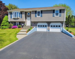 166 Mohawk Dr, Seekonk, Massachusetts, 3 Bedrooms Bedrooms, 6 Rooms Rooms,1 BathroomBathrooms,Residential,For Sale,Mohawk Dr,73522371