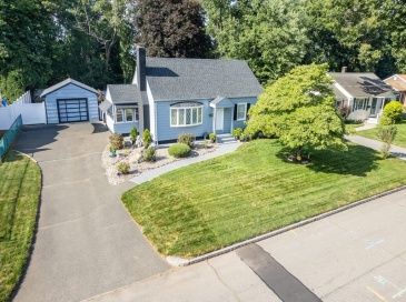 12 Kenway Dr, Springfield, Massachusetts, 4 Bedrooms Bedrooms, 6 Rooms Rooms,2 BathroomsBathrooms,Residential,For Sale,Kenway Dr,73555206