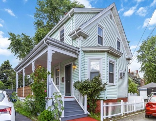 10 Cobbet Pl, Lynn, Massachusetts, 4 Bedrooms Bedrooms, 8 Rooms Rooms,2 BathroomsBathrooms,Residential,For Sale,Cobbet Pl,73555225