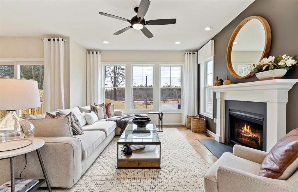 25 Emerald Run, Shrewsbury, Massachusetts, 3 Bedrooms Bedrooms, 6 Rooms Rooms,2.5 BathroomsBathrooms,Residential,For Sale,Emerald Run,73555232