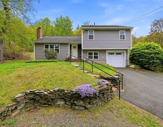 1185 Bay Road, Amherst, Massachusetts, 3 Bedrooms Bedrooms, 7 Rooms Rooms,2 BathroomsBathrooms,Residential,For Sale,Bay Road,73519646