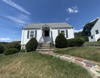 10 Brae Rd, Weymouth, Massachusetts, 4 Bedrooms Bedrooms, 7 Rooms Rooms,1 BathroomBathrooms,Residential,For Sale,Brae Rd,73555238