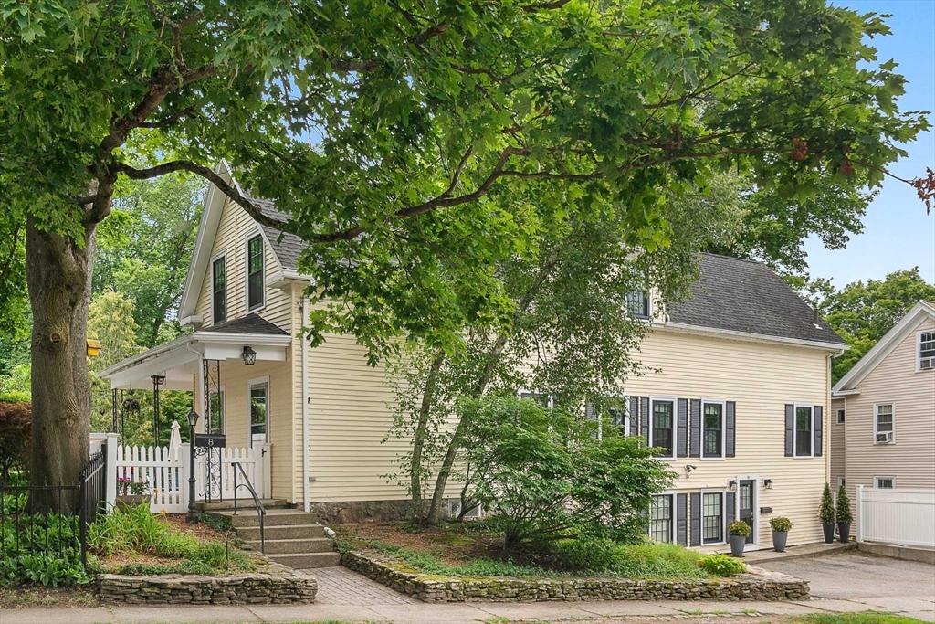 8-10 Oak St, Winchester, Massachusetts, 5 Bedrooms Bedrooms, 11 Rooms Rooms,2.5 BathroomsBathrooms,Residential Income,For Sale,Oak St,73555245