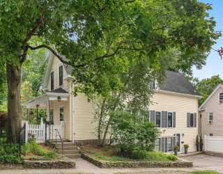 8-10 Oak St, Winchester, Massachusetts, 5 Bedrooms Bedrooms, 11 Rooms Rooms,2.5 BathroomsBathrooms,Residential Income,For Sale,Oak St,73555245