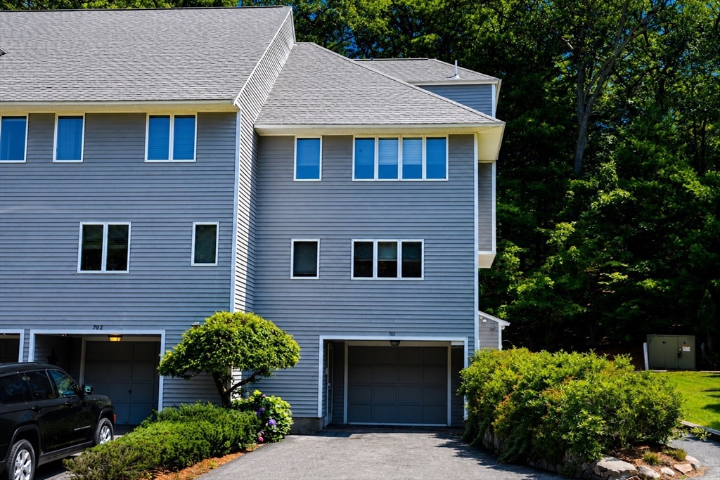 701 Sherwood Forest Ln, Saugus, Massachusetts, 3 Bedrooms Bedrooms, 6 Rooms Rooms,1.5 BathroomsBathrooms,Residential Lease,For Rent,Sherwood Forest Ln,73555253