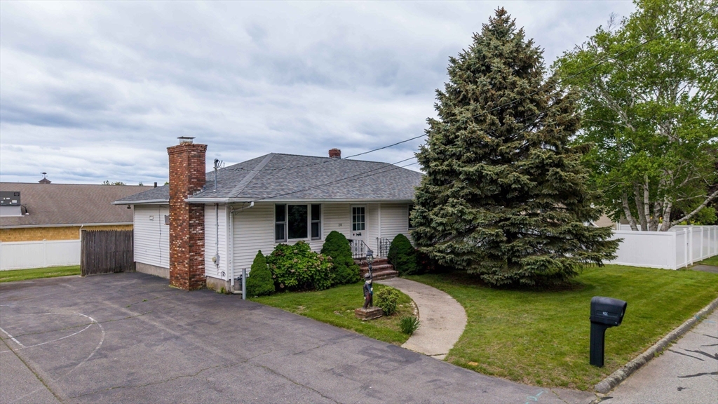 20 Roy Street, Fairhaven, Massachusetts, 3 Bedrooms Bedrooms, 6 Rooms Rooms,2.5 BathroomsBathrooms,Residential,For Sale,Roy Street,73555267