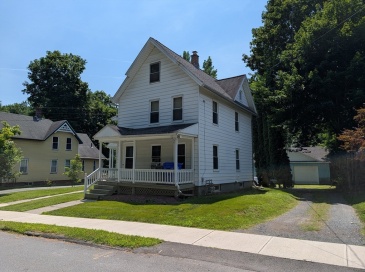 28 Walnut Street, Greenfield, Massachusetts, 1 Bedroom Bedrooms, 4 Rooms Rooms,1 BathroomBathrooms,Residential Lease,For Rent,Walnut Street,73555248