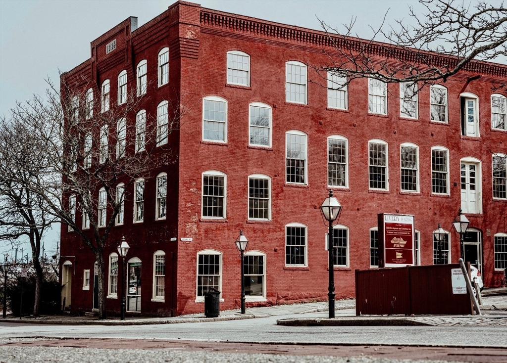 87 North Water Street, New Bedford, Massachusetts, 1 Bedroom Bedrooms, 3 Rooms Rooms,1 BathroomBathrooms,Residential Lease,For Rent,North Water Street,73555277