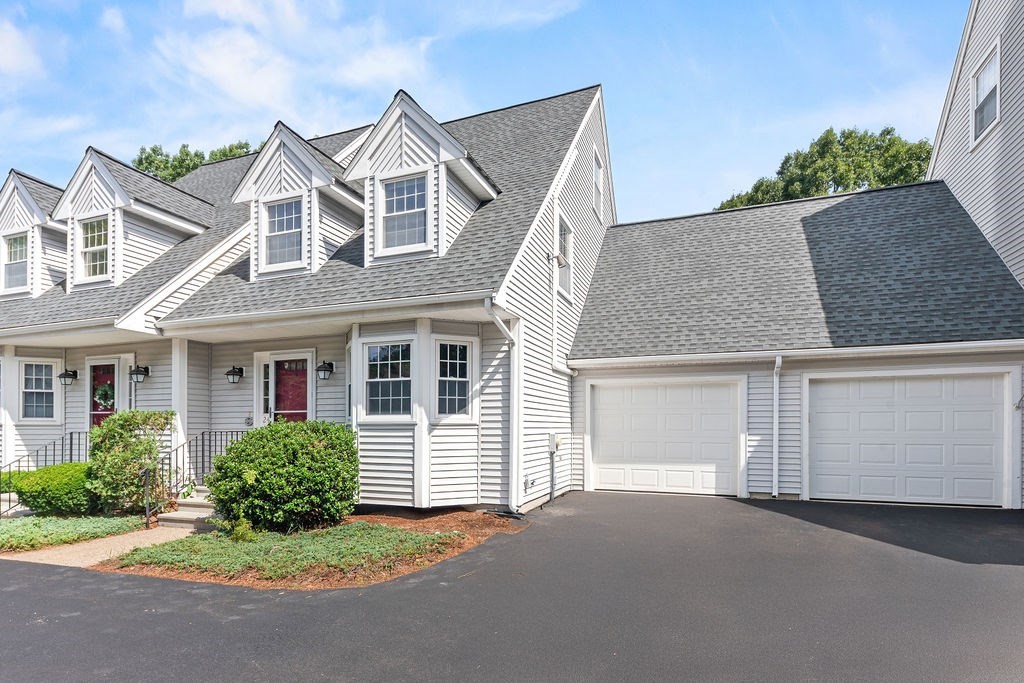 24 Cinnamon Cir, Walpole, Massachusetts, 2 Bedrooms Bedrooms, 5 Rooms Rooms,1.5 BathroomsBathrooms,Residential,For Sale,Cinnamon Cir,73546803