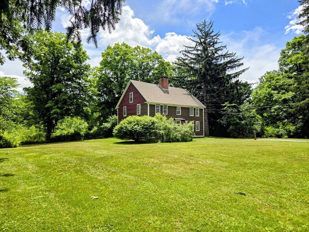 24 Brookfield Rd, Brimfield, Massachusetts, 3 Bedrooms Bedrooms, 9 Rooms Rooms,2 BathroomsBathrooms,Residential,For Sale,Brookfield Rd,73543492