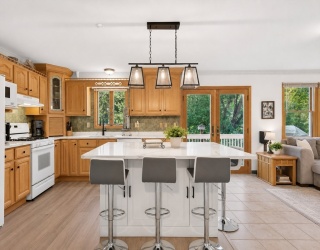279 Sprague Street, Dedham, Massachusetts, 4 Bedrooms Bedrooms, 9 Rooms Rooms,3 BathroomsBathrooms,Residential,For Sale,Sprague Street,73555299