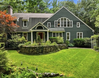 18 Village Green Ln, Holden, Massachusetts, 4 Bedrooms Bedrooms, 10 Rooms Rooms,2.5 BathroomsBathrooms,Residential,For Sale,Village Green Ln,73555307