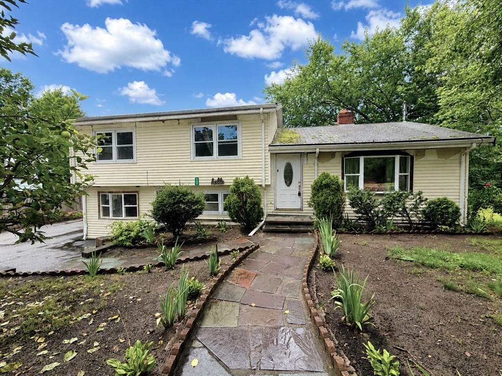 237 Summer St, Brockton, Massachusetts, 4 Bedrooms Bedrooms, 7 Rooms Rooms,1.5 BathroomsBathrooms,Residential,For Sale,Summer St,73555310