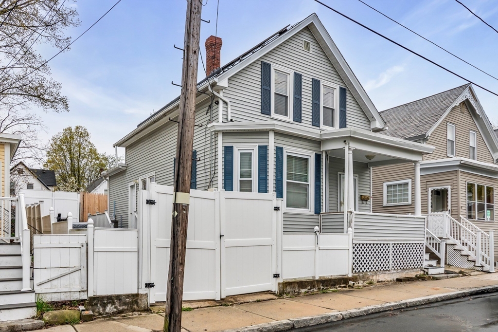 42 D St, Lowell, Massachusetts, 3 Bedrooms Bedrooms, 7 Rooms Rooms,1 BathroomBathrooms,Residential,For Sale,D St,73520898
