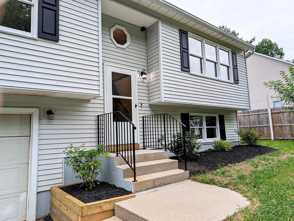 22 Pine Needle Ln, Springfield, Massachusetts, 2 Bedrooms Bedrooms, 6 Rooms Rooms,2 BathroomsBathrooms,Residential,For Sale,Pine Needle Ln,73555320
