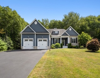 76 Avalon Dr, Attleboro, Massachusetts, 3 Bedrooms Bedrooms, 6 Rooms Rooms,2.5 BathroomsBathrooms,Residential,For Sale,Avalon Dr,73555296