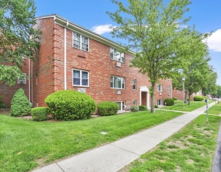 272 Regency Park Dr, Agawam, Massachusetts, 1 Bedroom Bedrooms, 4 Rooms Rooms,1 BathroomBathrooms,Residential,For Sale,Regency Park Dr,73527151