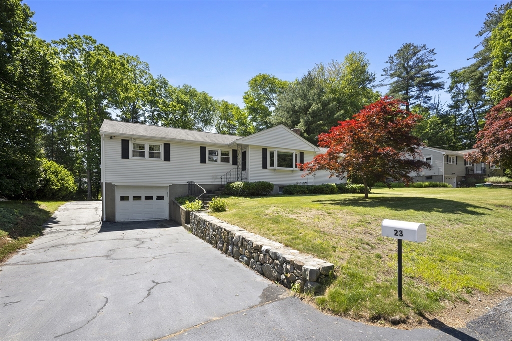 23 Gloria Circle, Burlington, Massachusetts, 3 Bedrooms Bedrooms, 9 Rooms Rooms,1.5 BathroomsBathrooms,Residential,For Sale,Gloria Circle,73529753
