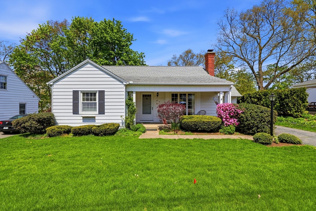 48 Weymouth St, Springfield, Massachusetts, 2 Bedrooms Bedrooms, 5 Rooms Rooms,1 BathroomBathrooms,Residential,For Sale,Weymouth St,73510377