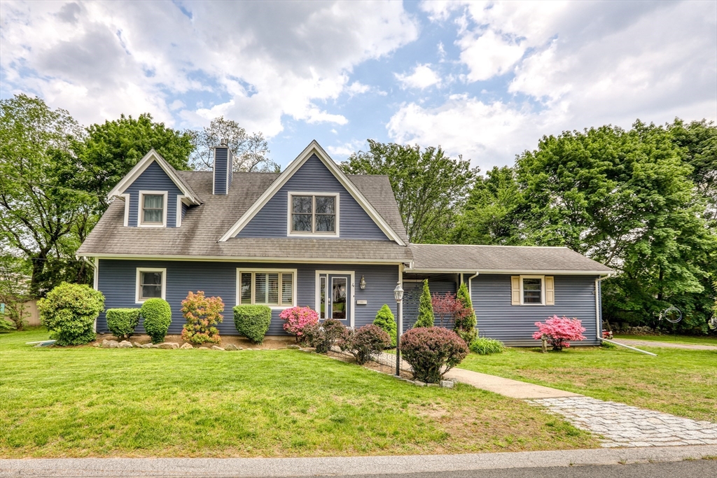 4 Meadow Lane, Danvers, Massachusetts, 4 Bedrooms Bedrooms, 8 Rooms Rooms,2 BathroomsBathrooms,Residential,For Sale,Meadow Lane,73528339