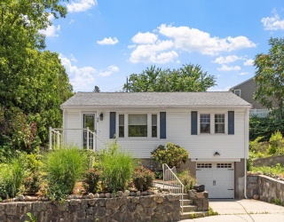 49 Lakeview Ave, Waltham, Massachusetts, 3 Bedrooms Bedrooms, 5 Rooms Rooms,2 BathroomsBathrooms,Residential,For Sale,Lakeview Ave,73546190