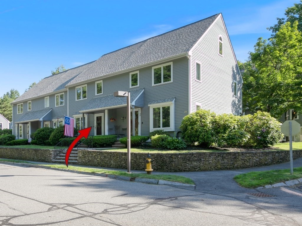 34 Country Hollow Ln, Haverhill, Massachusetts, 2 Bedrooms Bedrooms, 6 Rooms Rooms,1.5 BathroomsBathrooms,Residential,For Sale,Country Hollow Ln,73534501