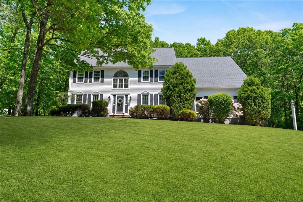 2 Harrison Pl, Franklin, Massachusetts, 4 Bedrooms Bedrooms, 10 Rooms Rooms,2.5 BathroomsBathrooms,Residential,For Sale,Harrison Pl,73526297