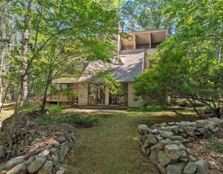2 High Rock Lane, Hamilton, Massachusetts, 2 Bedrooms Bedrooms, 6 Rooms Rooms,2 BathroomsBathrooms,Residential,For Sale,High Rock Lane,73539706