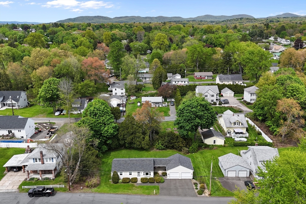 11 Pershing Ave, South Hadley, Massachusetts, 3 Bedrooms Bedrooms, 6 Rooms Rooms,2 BathroomsBathrooms,Residential,For Sale,Pershing Ave,73520780