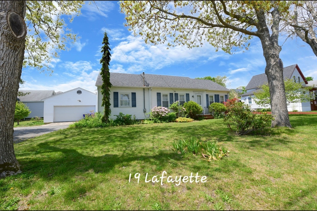 19 Lafayette Ave, Bourne, Massachusetts, 2 Bedrooms Bedrooms, 6 Rooms Rooms,2 BathroomsBathrooms,Residential,For Sale,Lafayette Ave,73528476