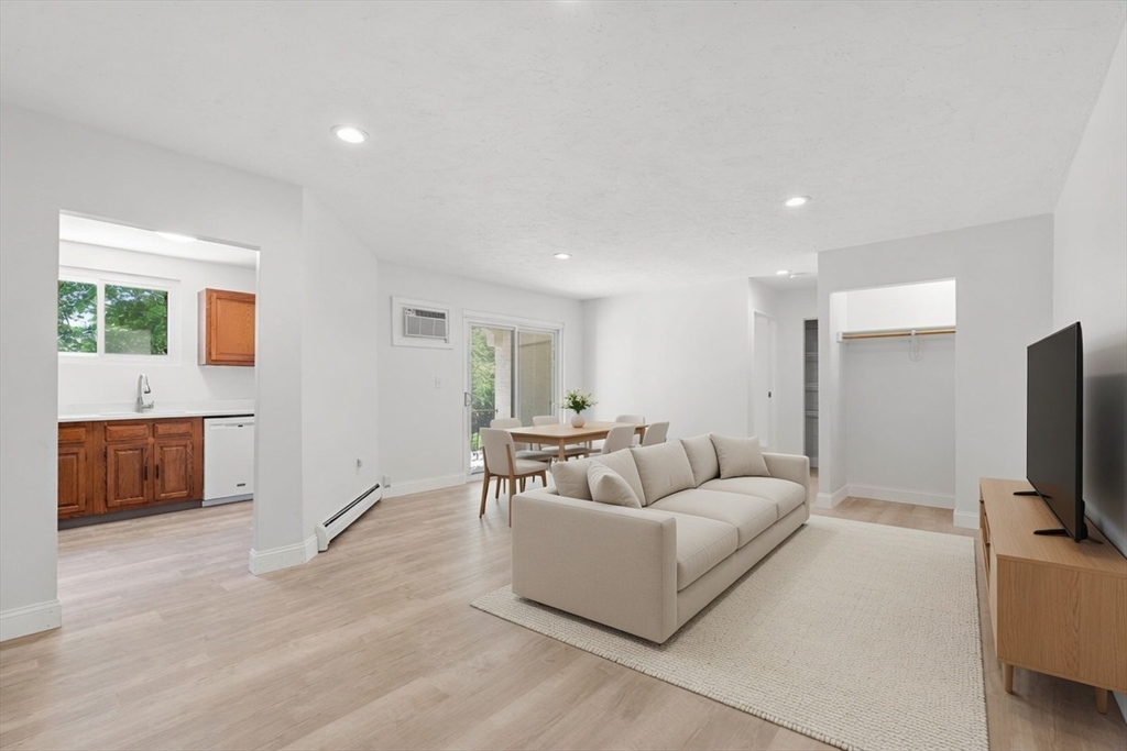 410 Fellsview Terrace, Stoneham, Massachusetts, 1 Bedroom Bedrooms, 3 Rooms Rooms,1 BathroomBathrooms,Residential,For Sale,Fellsview Terrace,73531739