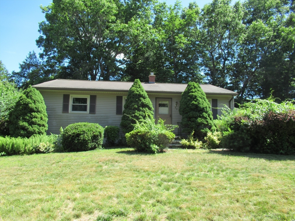 35 Tioga St, Springfield, Massachusetts, 3 Bedrooms Bedrooms, 5 Rooms Rooms,1 BathroomBathrooms,Residential,For Sale,Tioga St,73538632