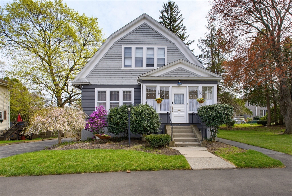 4 Hamill Rd, Worcester, Massachusetts, 4 Bedrooms Bedrooms, 6 Rooms Rooms,2 BathroomsBathrooms,Residential,For Sale,Hamill Rd,73505990