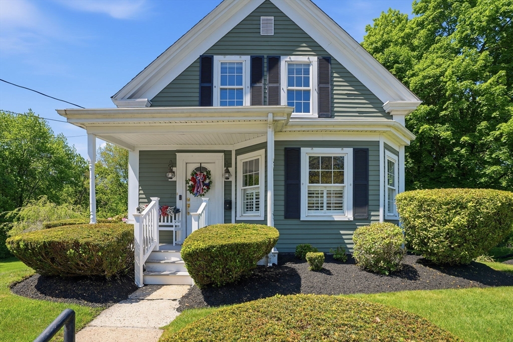 25 Linwood St, Holbrook, Massachusetts, 4 Bedrooms Bedrooms, 9 Rooms Rooms,2 BathroomsBathrooms,Residential Income,For Sale,Linwood St,73525748