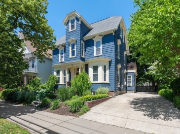 93 Massachusetts Ave, Arlington, Massachusetts, 1 Bedroom Bedrooms, 5 Rooms Rooms,1 BathroomBathrooms,Residential,For Sale,Massachusetts Ave,73533398