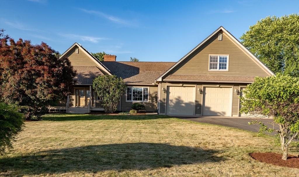 11 Fort Hill Rd, Easthampton, Massachusetts, 4 Bedrooms Bedrooms, 8 Rooms Rooms,3.5 BathroomsBathrooms,Residential,For Sale,Fort Hill Rd,73533840
