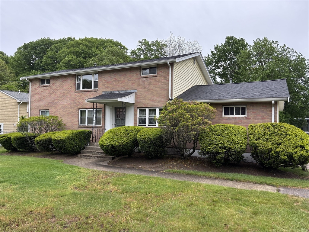 588 Walpole St., Norwood, Massachusetts, 2 Bedrooms Bedrooms, 6 Rooms Rooms,1 BathroomBathrooms,Residential Lease,For Rent,Walpole St.,73523313
