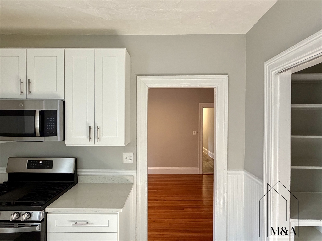 116 Winthrop Road, Brookline, Massachusetts, 3 Bedrooms Bedrooms, 6 Rooms Rooms,1 BathroomBathrooms,Residential Lease,For Rent,Winthrop Road,73501431