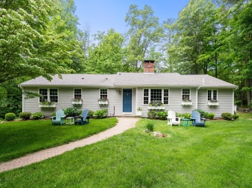26 Peckham Hill Road, Sherborn, Massachusetts, 4 Bedrooms Bedrooms, 9 Rooms Rooms,2.5 BathroomsBathrooms,Residential,For Sale,Peckham Hill Road,73528552