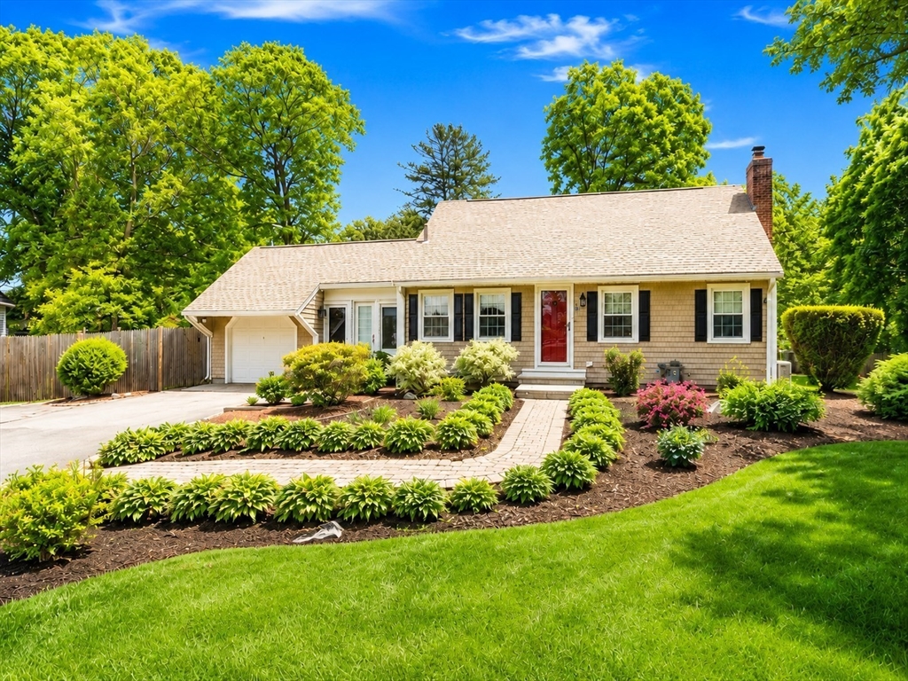 11 Autumn Lane, Attleboro, Massachusetts, 3 Bedrooms Bedrooms, 6 Rooms Rooms,2 BathroomsBathrooms,Residential,For Sale,Autumn Lane,73532180