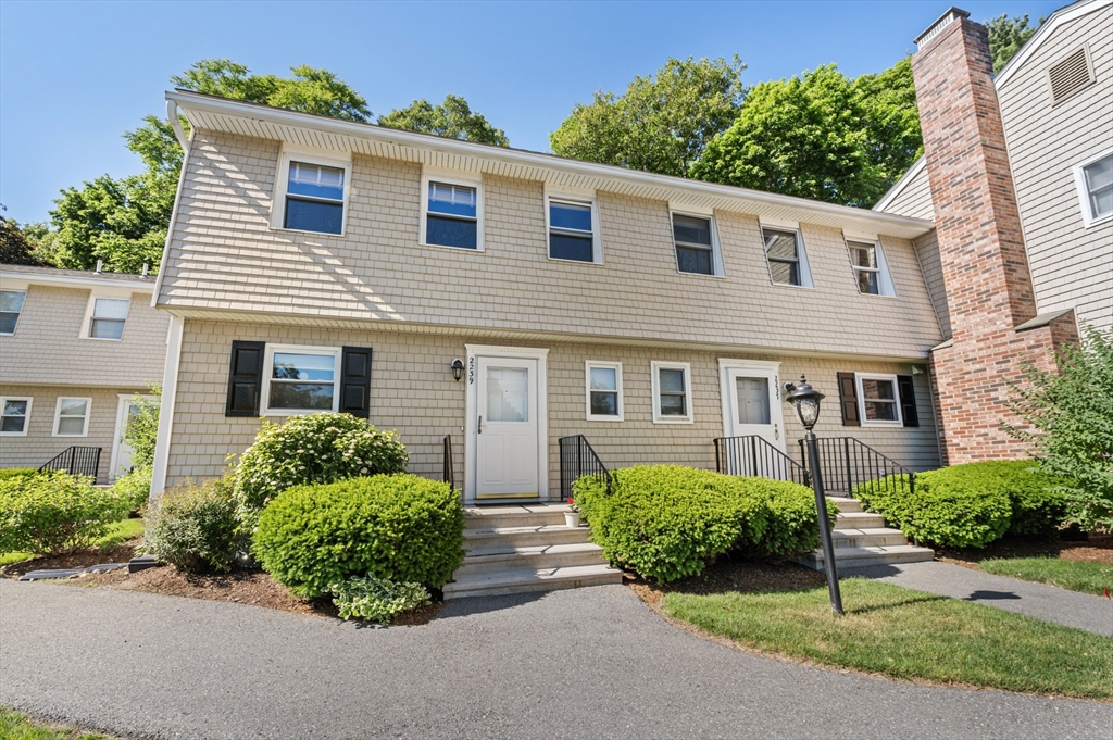 2239 Commonwealth Ave, Newton, Massachusetts, 2 Bedrooms Bedrooms, 5 Rooms Rooms,2.5 BathroomsBathrooms,Residential,For Sale,Commonwealth Ave,73534428